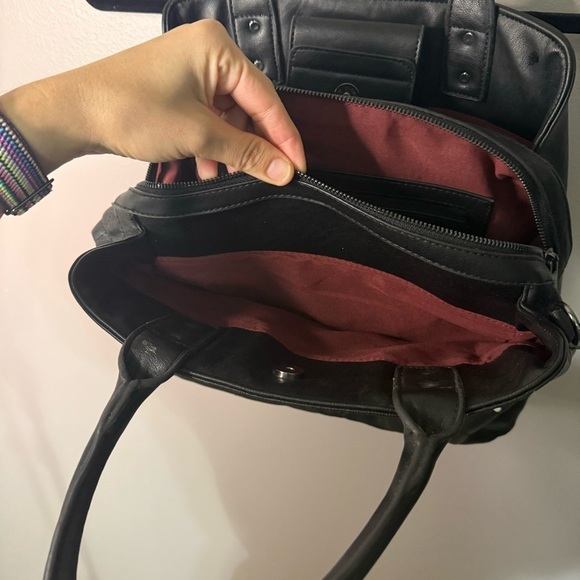 NWOT Sondra Roberts Squared Black Vegan Leather Pearl Quilted Purse Crossbody - Picture 8 of 14